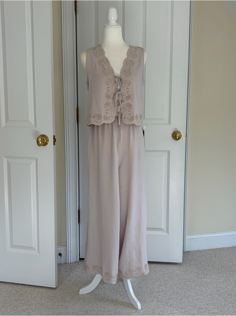 Adrianna Papell Vest/Pant Taupe
Size S